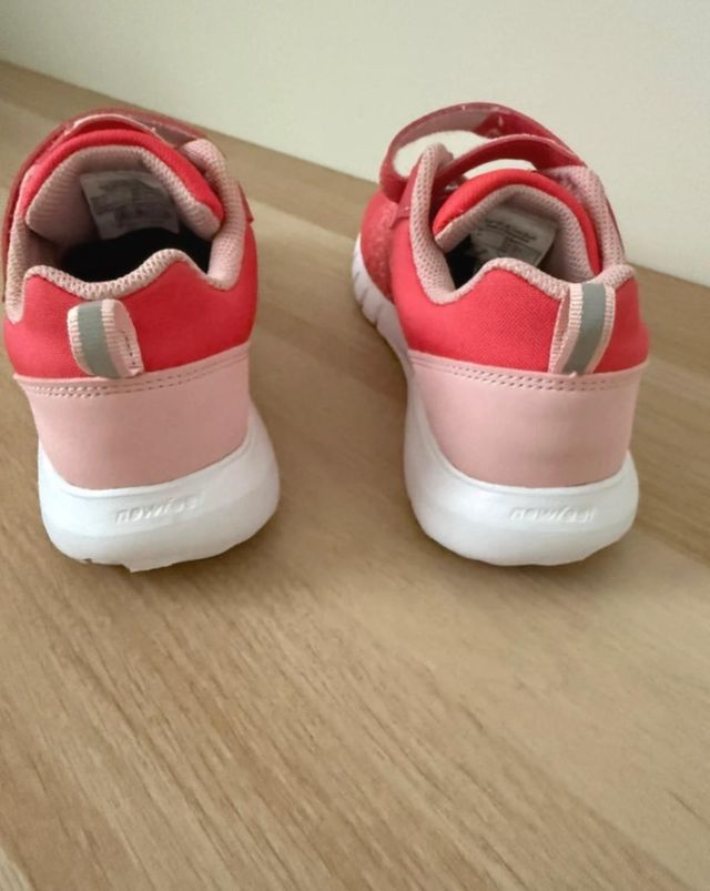 Zapatillas deportivas unisex rojas y rosas