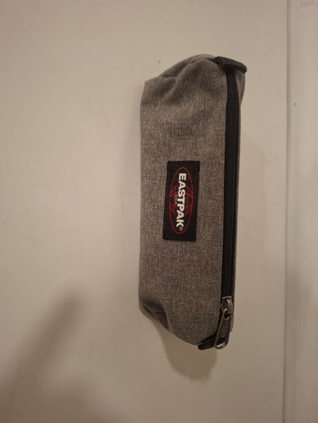 Estuche Eastpak Gris