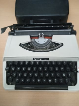 Máquina de escribir Brother 210