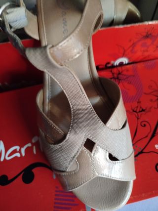 Sandalias Beige y Doradas