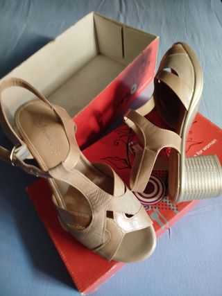 Sandalias Beige y Doradas