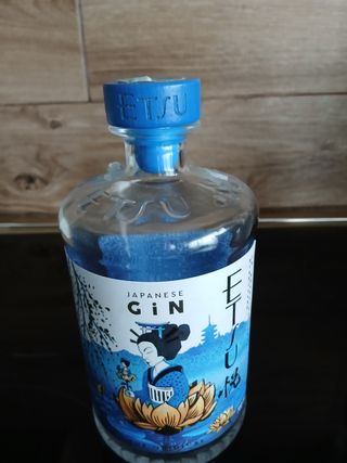 Bottiglia Gin Etsu & altro vuote da collezione.