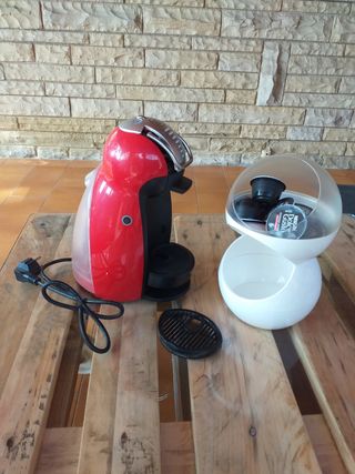 Cafetera Dolce Gusto Roja
