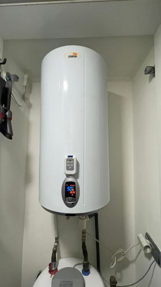 Instalación de termo eléctrico y calentador a gas