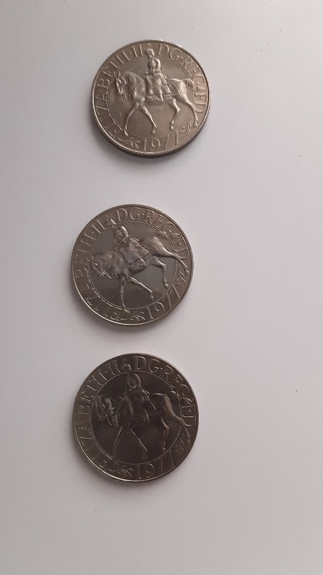 3 Monedas Conmemorativas Reino Unido 1977