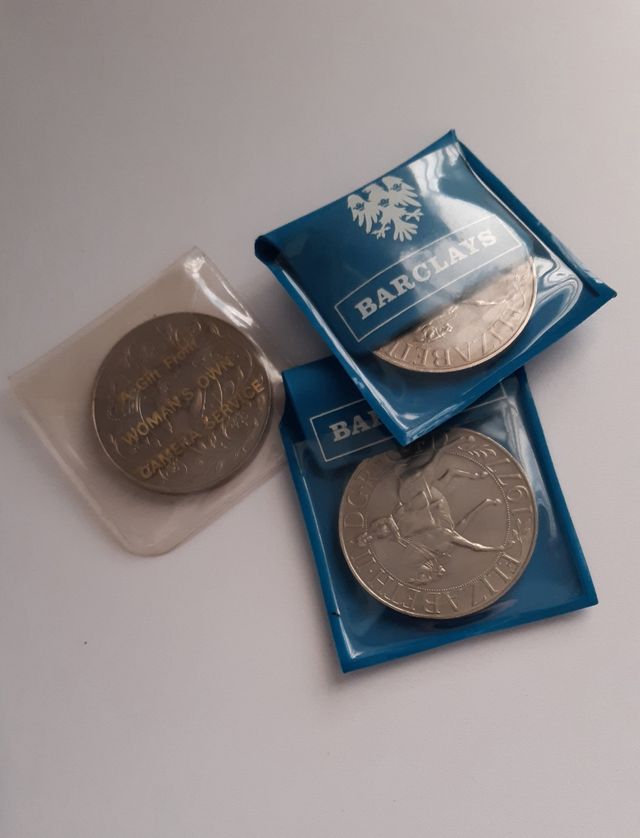 3 Monedas Conmemorativas Reino Unido 1977