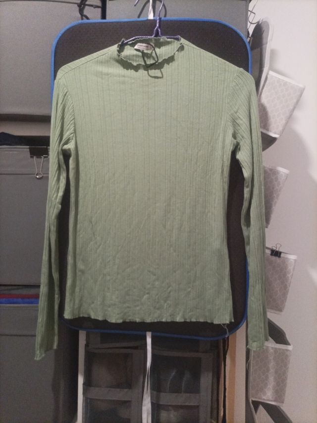 Suéter verde de manga larga