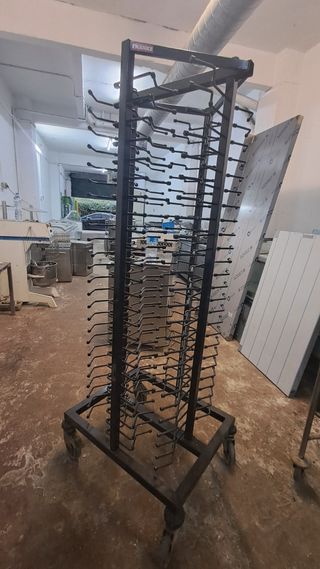 Carrito industrial para platos y bandejas