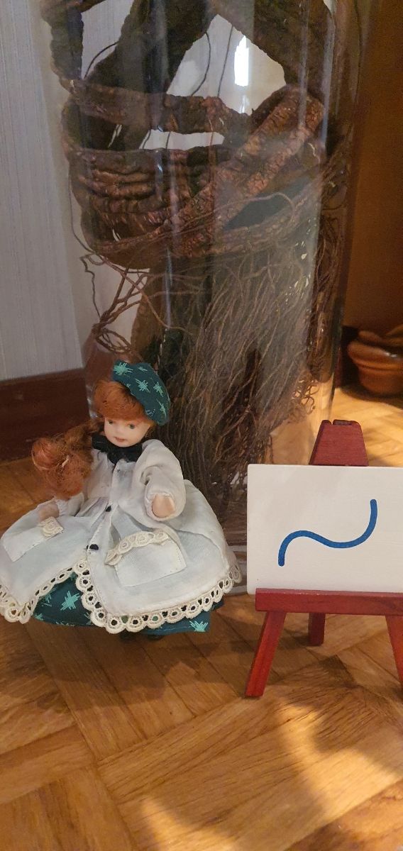 Muñeco miniatura de coleccionista. Pintora