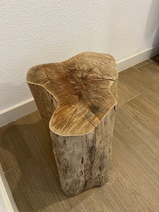 Mesita auxiliar rústica de madera