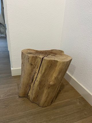 Mesita auxiliar rústica de madera