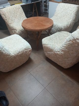 4 Butacones de tela y ratán