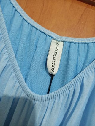 Blusa azul con mangas de tul