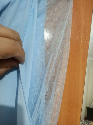 Blusa azul con mangas de tul
