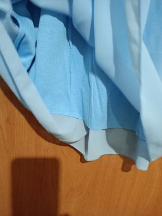 Blusa azul con mangas de tul