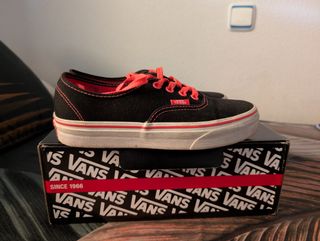 Vans Mujer Talla 36 Negras con Rojo