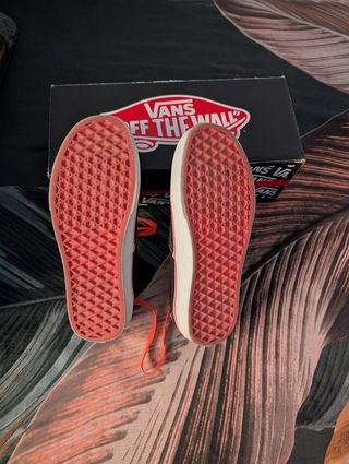 Vans Mujer Talla 36 Negras con Rojo