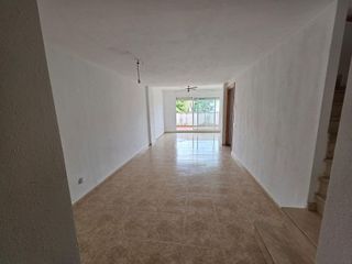 Casa adosada en venta en Centro en Roda de Barà