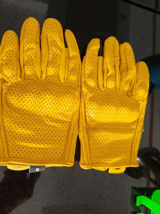 Guantes de moto amarillos perforados