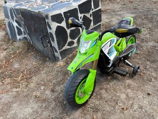 Moto eléctrica infantil verde
