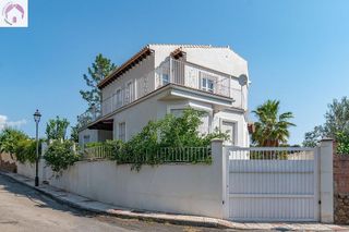 Chalet en venta en Barrio de la Vega en Monachil