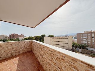 Piso en venta en San Luis en Almería