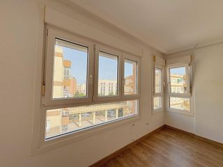 Piso en venta en San Luis en Almería