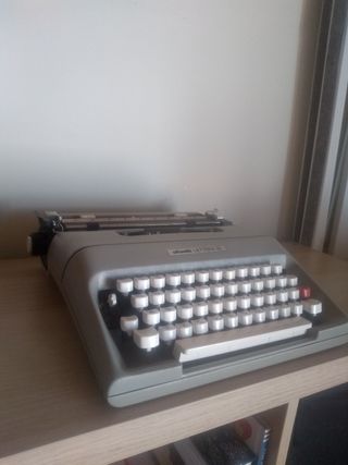 Máquina de escribir Olivetti Lettera 35