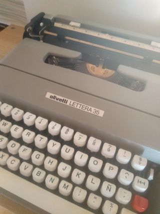 Máquina de escribir Olivetti Lettera 35