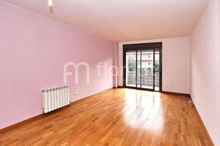 Piso en venta en Les Arenes - La Grípia  Can Montllor en Terrassa