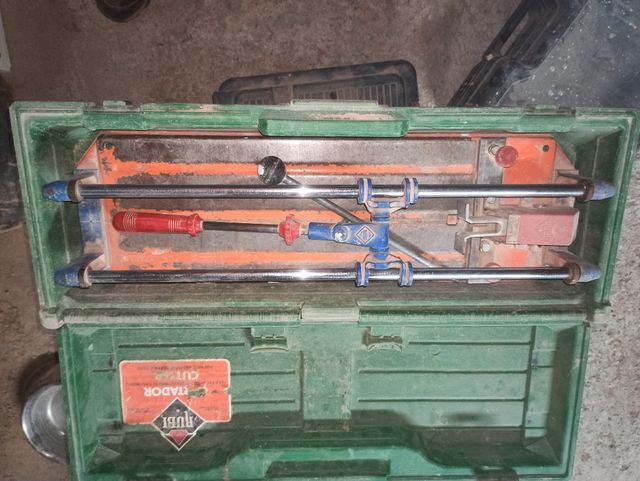 Cortadora de azulejos Rubi