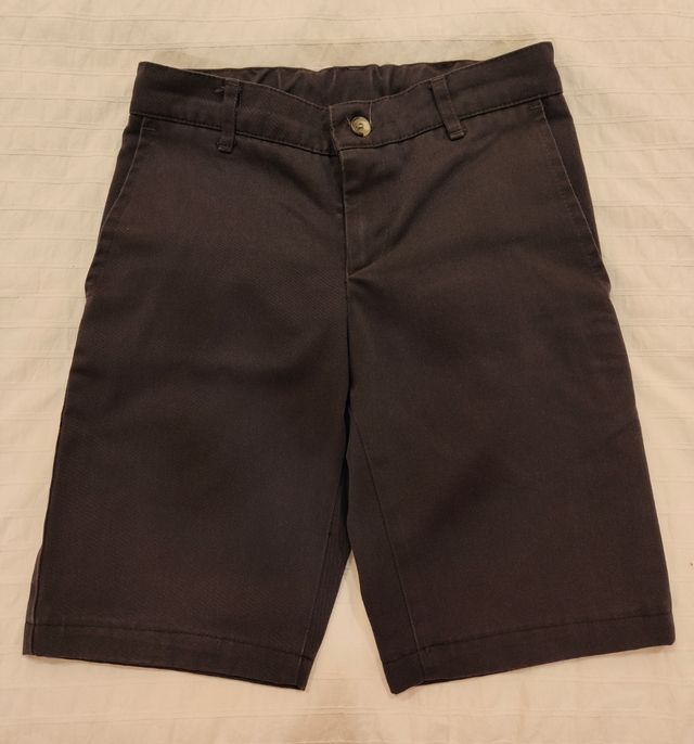 Pantalón corto uniforme Compañía de María Talla 8.