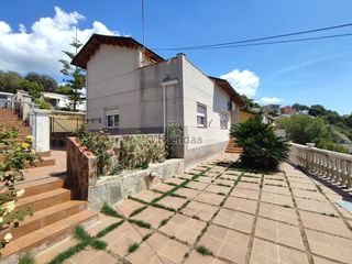 Chalet en venta en Vallirana