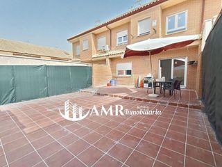 Casa adosada en venta en Yuncos