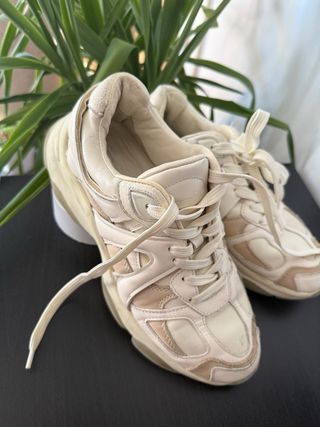 Zapatos Beige y Blanco