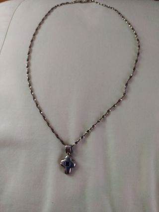 Cadena y colgante cruz plata con piedra morada