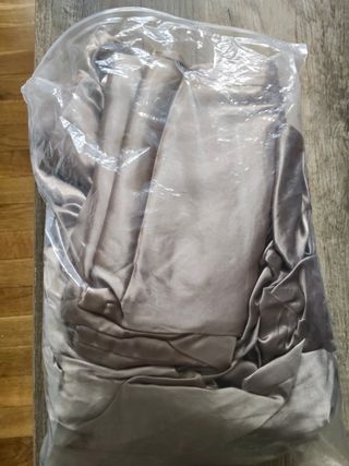 Sábanas de raso grises
