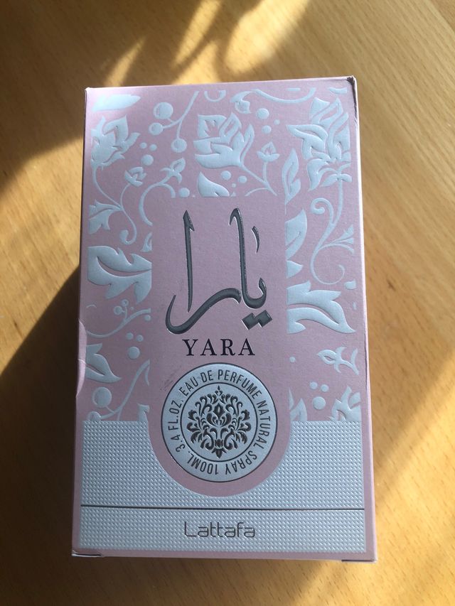 Caja vacía Yara Lattafa rosa