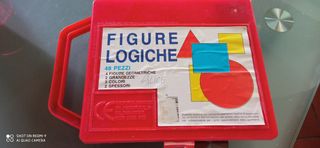 Regoli didattici colorati e figure geometriche