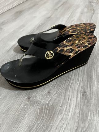 Chanclas Guess Cuña Animal Print