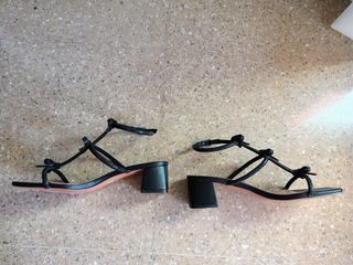 Sandalias Bibi Lou Negras con Lazos Brillantes