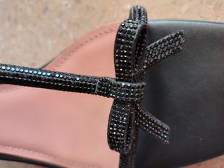 Sandalias Bibi Lou Negras con Lazos Brillantes