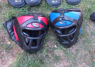 Lote Boxeo/Kick Boxing: Guantes, Casco, Espiniller