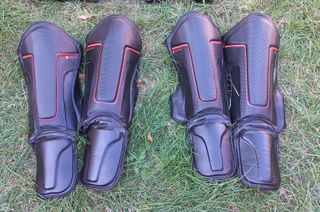 Lote Boxeo/Kick Boxing: Guantes, Casco, Espiniller