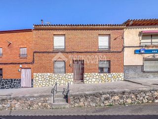 Casa adosada en venta en Consuegra