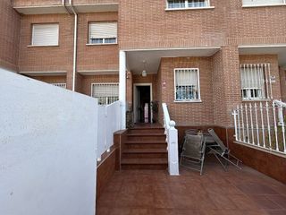 Casa adosada en venta en Loeches