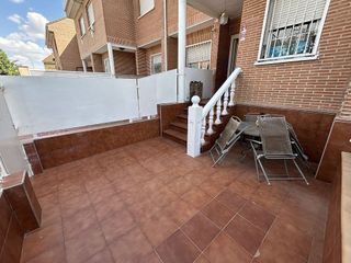 Casa adosada en venta en Loeches