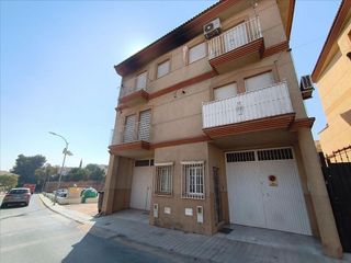 Casa adosada en venta en Iznalloz