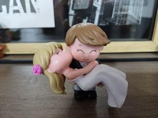 Figuras de novios recién casados