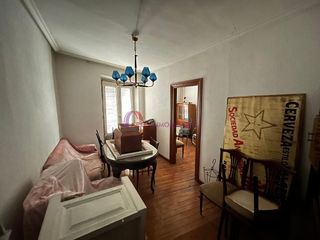 Piso en venta en Plaza España - Villa Pilar - Reyes Católicos - Vadillos en Burgos